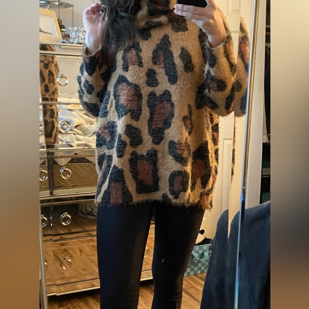 Show Me Your MuMu Leopard Print Fuzzy Sweater - Picture 3 of 3